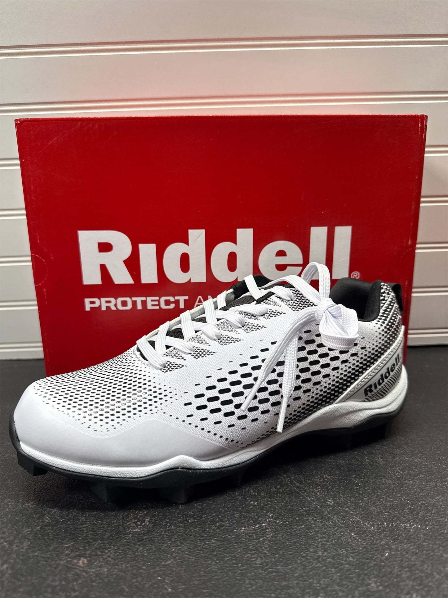 Riddell Brawl RM Men's Football Cleats - White/Black, Size 8
