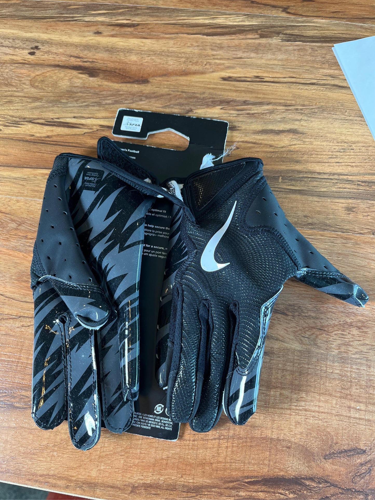 Nike Vapor Jet 8 Women's Football Gloves - Black/White, Size Small