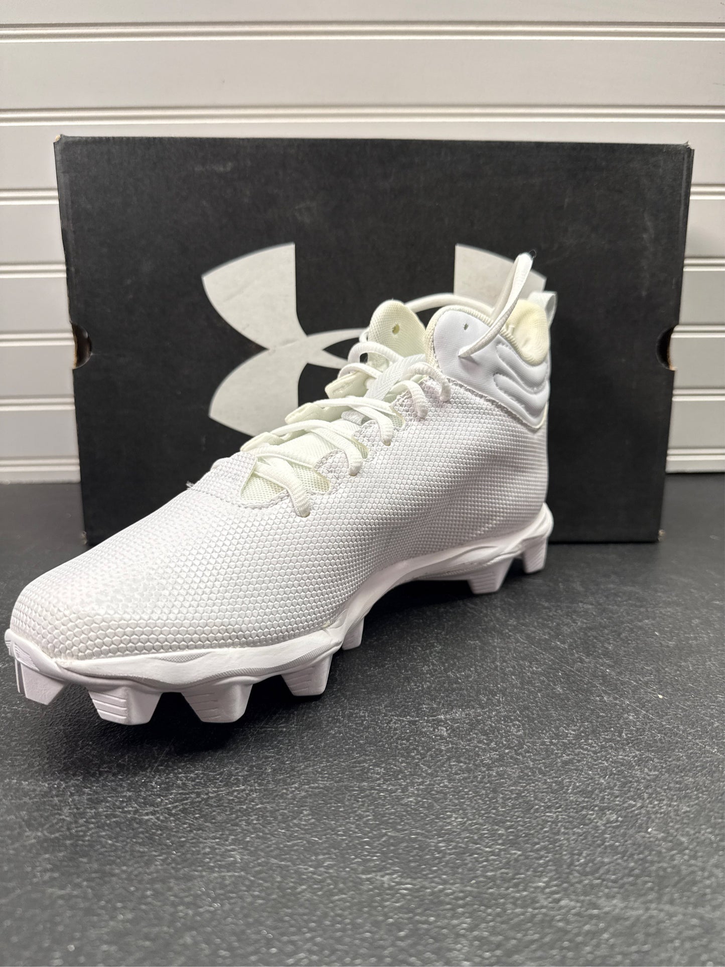 Under Armour Spotlight Franchise 3.0 RM Men's Football Cleats - White/Silver, Size 8.5