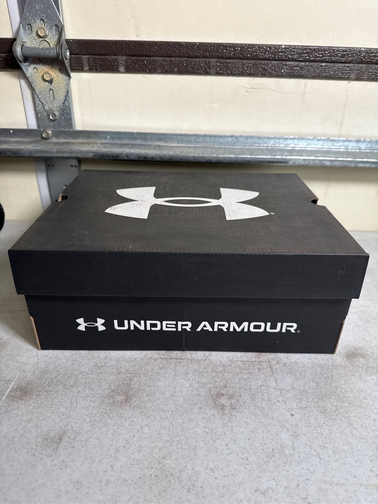 Under Armour Men's Harper 8 Mid RM Baseball Cleats - White/Gold, Size 7