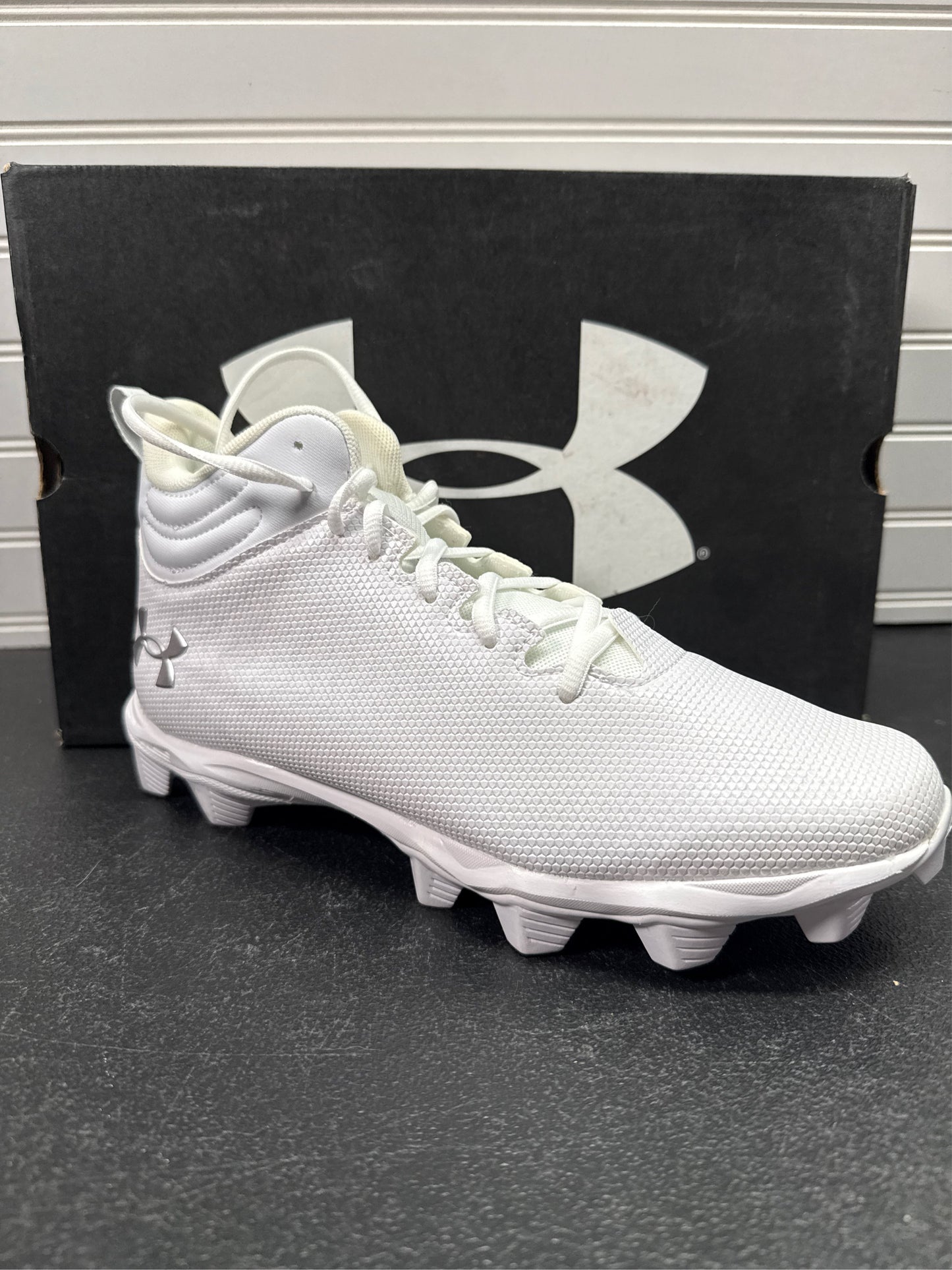 Under Armour Spotlight Franchise 3.0 RM Men's Football Cleats - White/Silver, Size 8.5