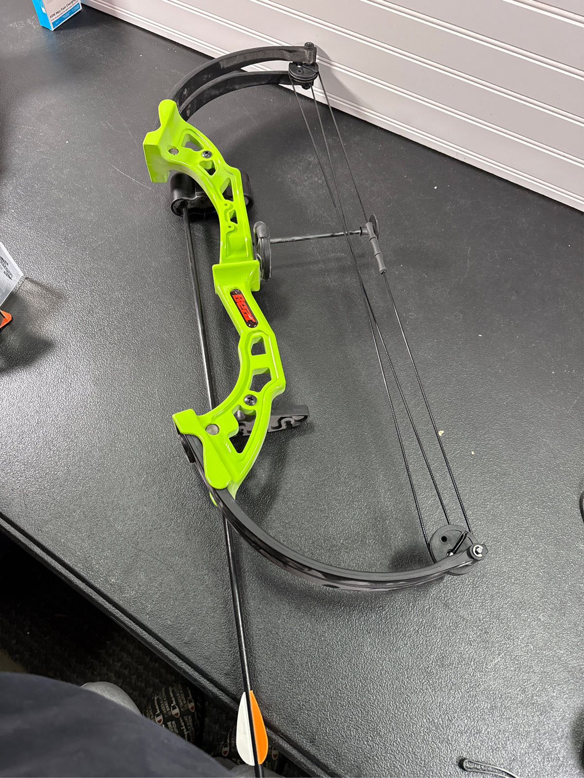Bear Archery Brave Youth Compound Bow - Green, Right Hand (Ages 8+)