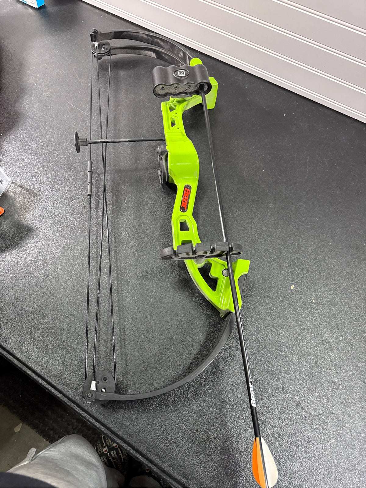 Bear Archery Brave Youth Compound Bow - Green, Right Hand (Ages 8+)