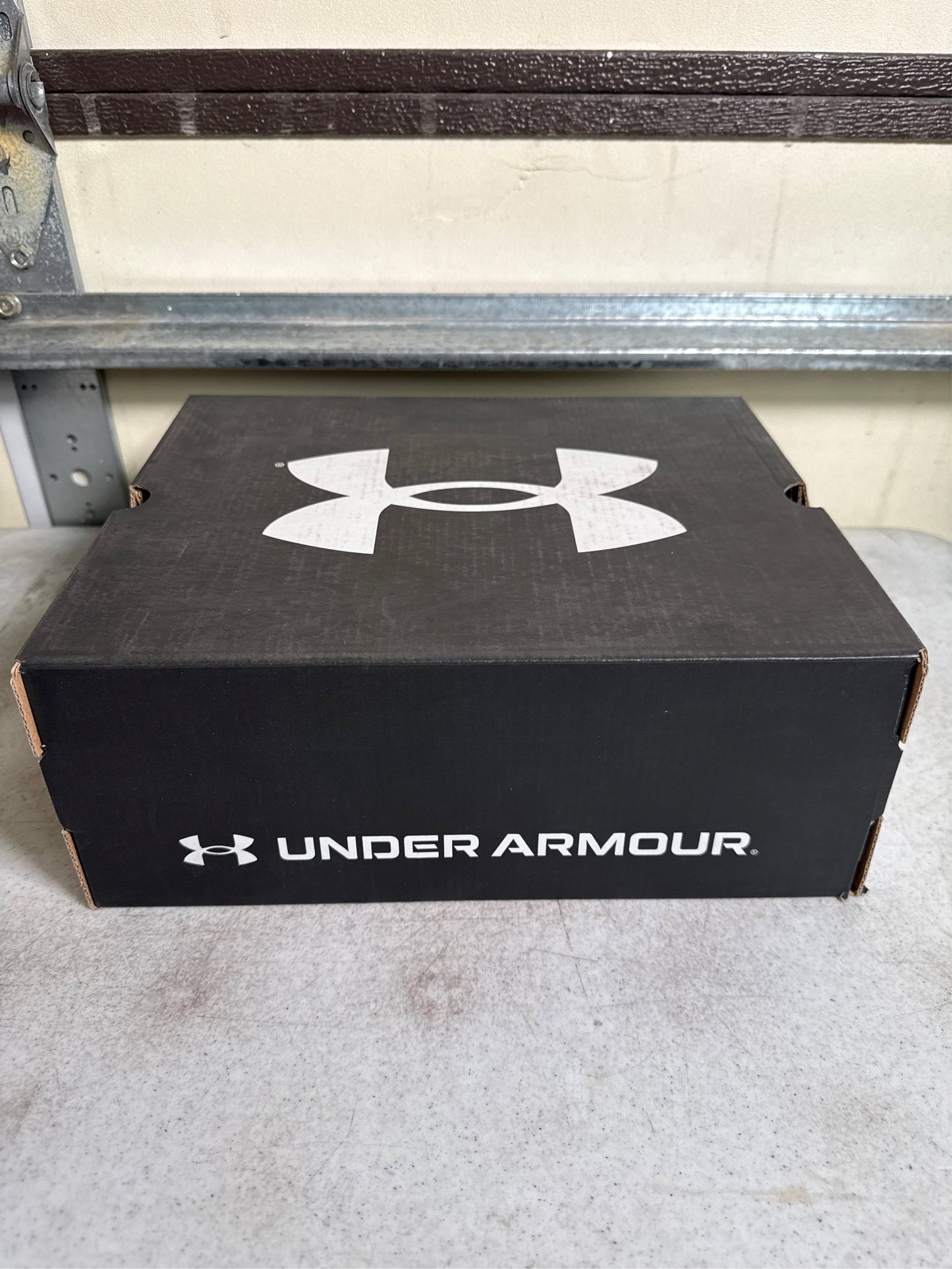 Under Armour Men's Harper 8 Mid RM Baseball Cleats - White/Gold, Size 7