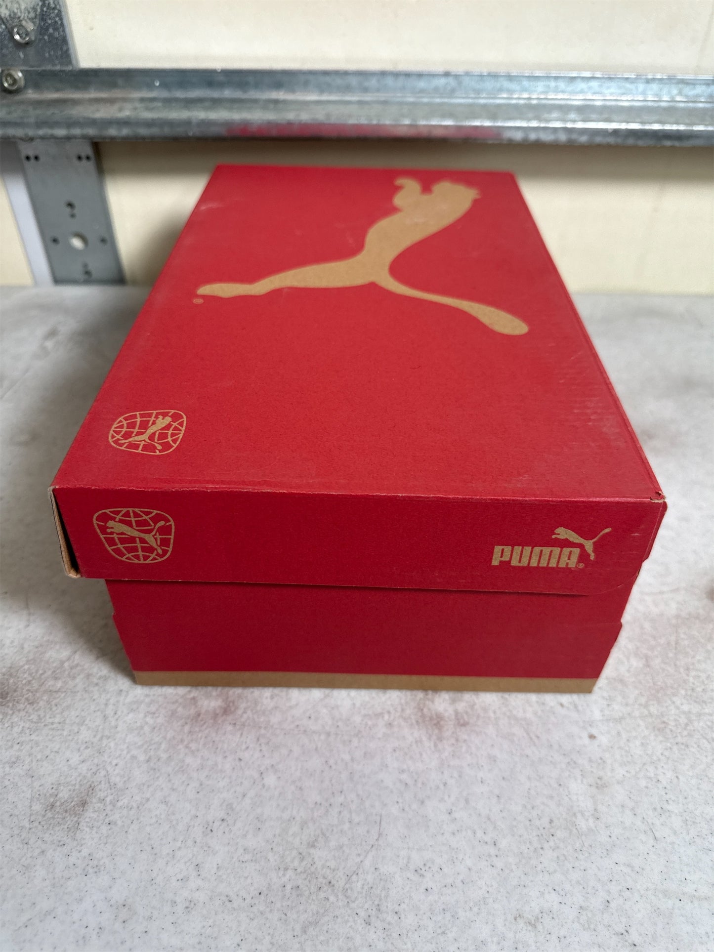 Puma Ultra 5 Play It Junior Indoor Soccer Shoes - Black/White, Size 6