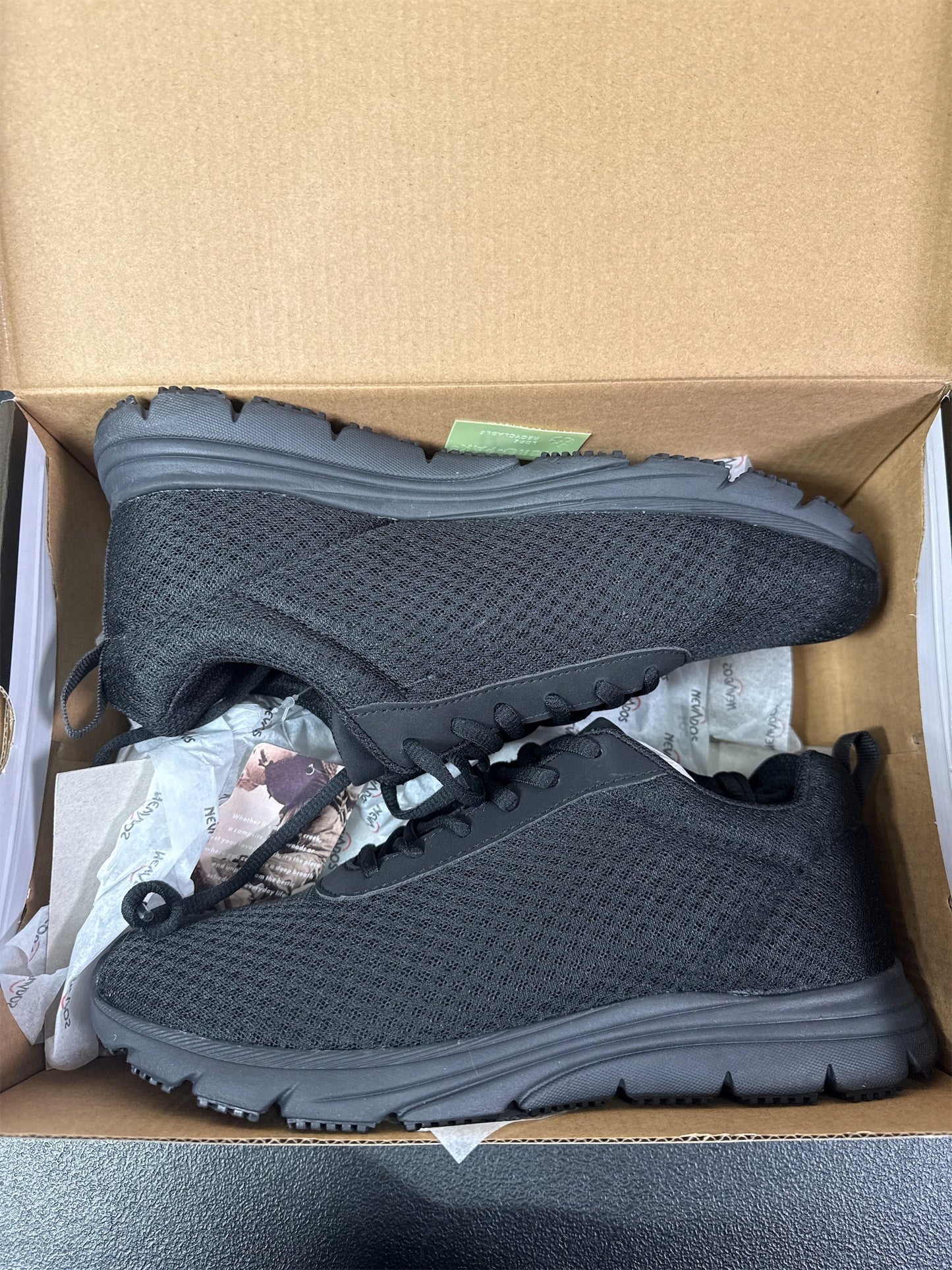 Nevados Dillon Slip-Resistant Men's Casual Shoes Size 8